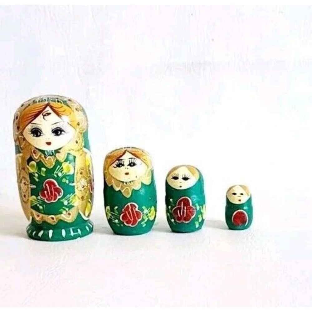 Matryoshka Nesting Dolls Vintage 4 Pieces 4.5"H Wooden Hand Painted Ukrainian